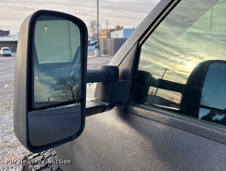 image for item FG0038 2003 Chevrolet Silverado 2500HD Ext. Cab pickup truck