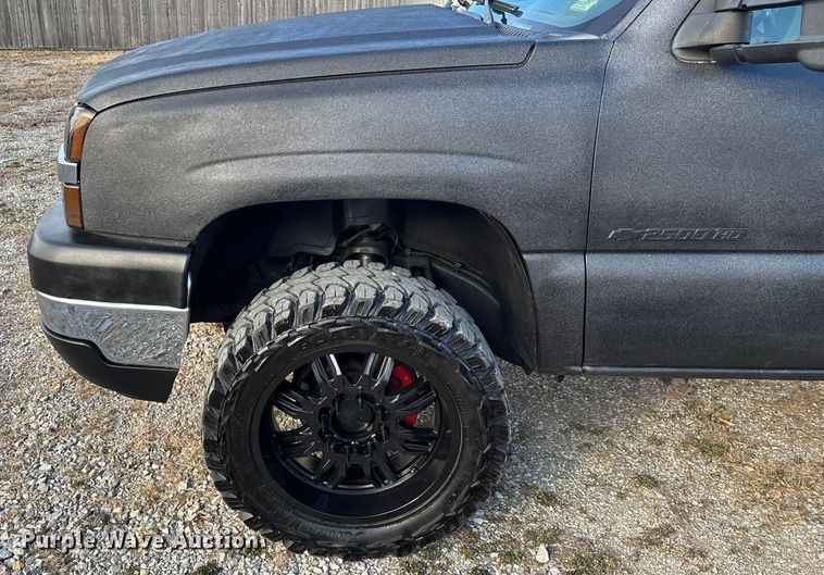 image for item FG0038 2003 Chevrolet Silverado 2500HD Ext. Cab pickup truck