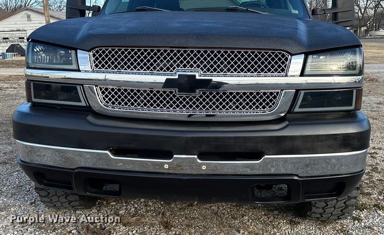 image for item FG0038 2003 Chevrolet Silverado 2500HD Ext. Cab pickup truck