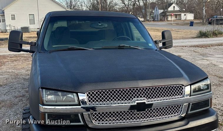 image for item FG0038 2003 Chevrolet Silverado 2500HD Ext. Cab pickup truck