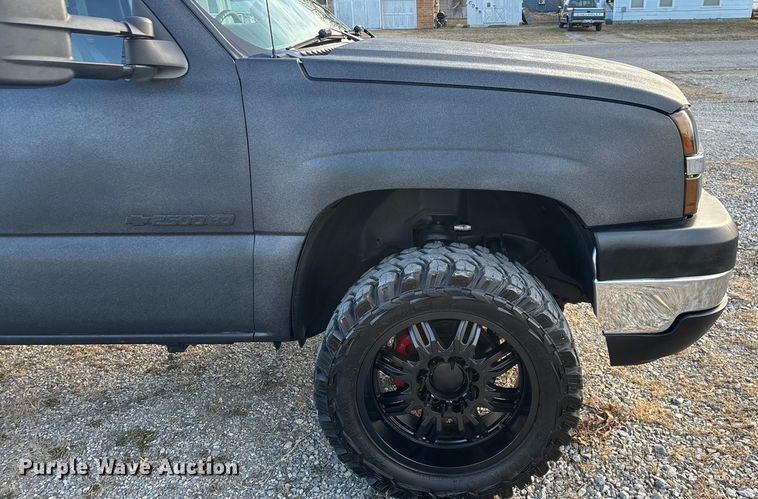 image for item FG0038 2003 Chevrolet Silverado 2500HD Ext. Cab pickup truck