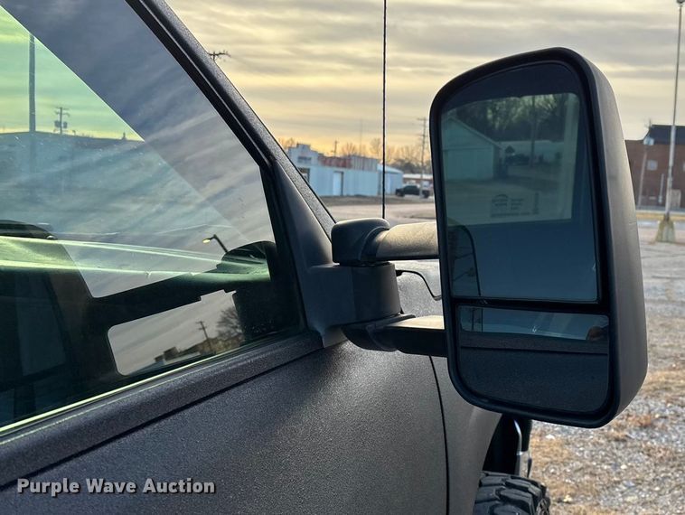 image for item FG0038 2003 Chevrolet Silverado 2500HD Ext. Cab pickup truck