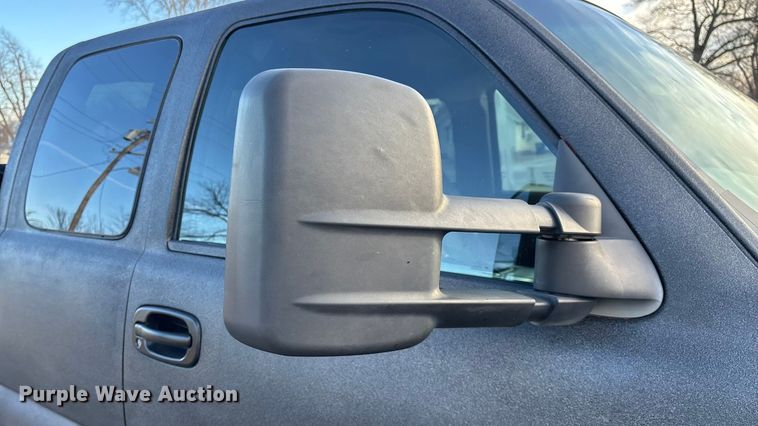 image for item FG0038 2003 Chevrolet Silverado 2500HD Ext. Cab pickup truck