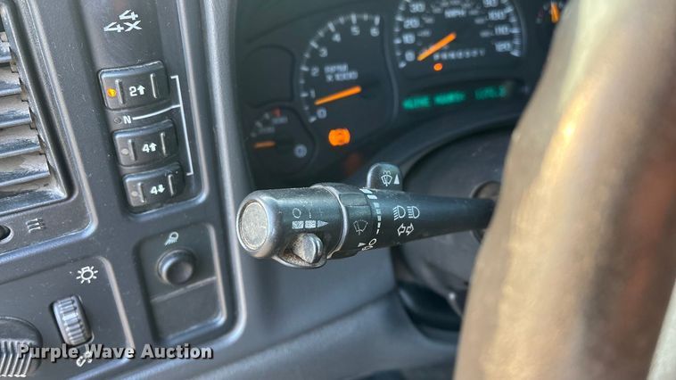 image for item FG0038 2003 Chevrolet Silverado 2500HD Ext. Cab pickup truck