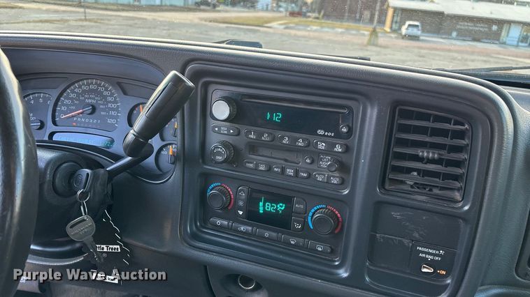 image for item FG0038 2003 Chevrolet Silverado 2500HD Ext. Cab pickup truck