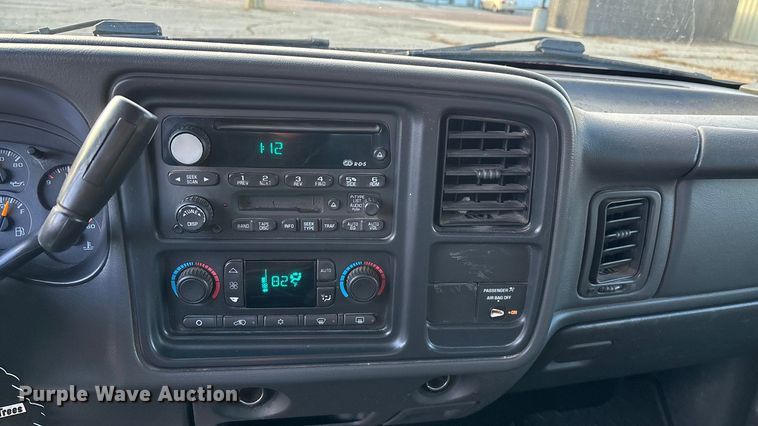 image for item FG0038 2003 Chevrolet Silverado 2500HD Ext. Cab pickup truck