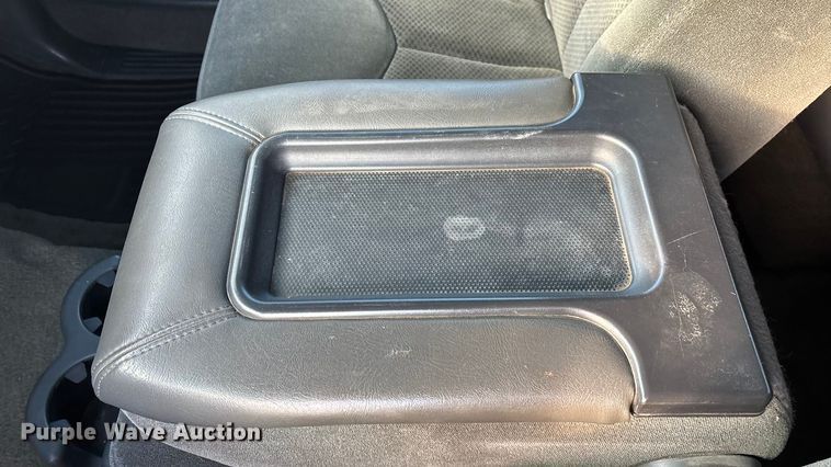 image for item FG0038 2003 Chevrolet Silverado 2500HD Ext. Cab pickup truck