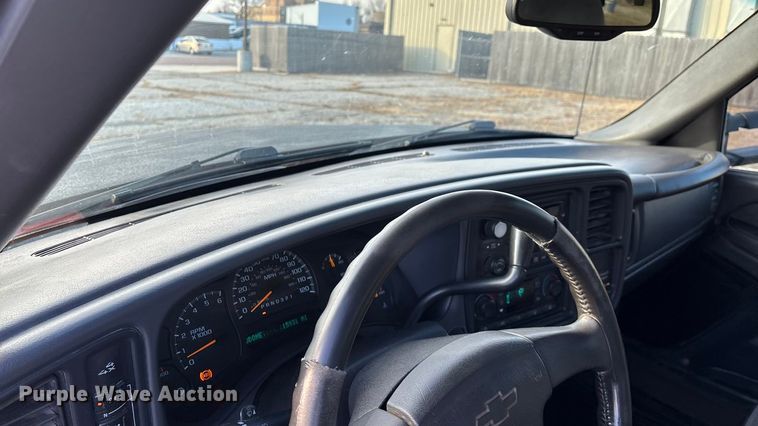 image for item FG0038 2003 Chevrolet Silverado 2500HD Ext. Cab pickup truck