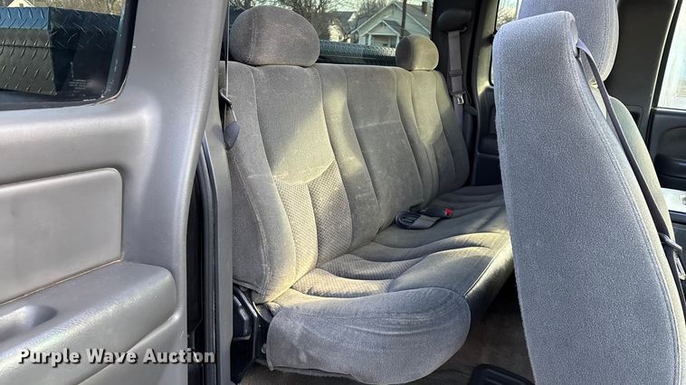 image for item FG0038 2003 Chevrolet Silverado 2500HD Ext. Cab pickup truck