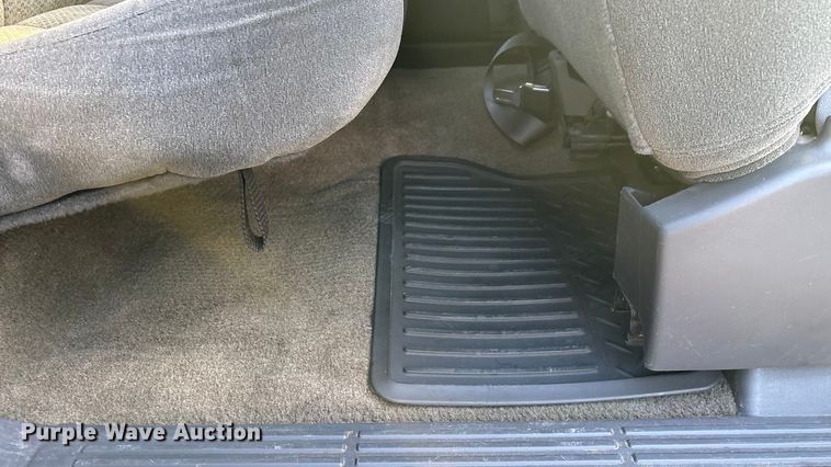 image for item FG0038 2003 Chevrolet Silverado 2500HD Ext. Cab pickup truck