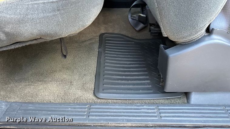 image for item FG0038 2003 Chevrolet Silverado 2500HD Ext. Cab pickup truck