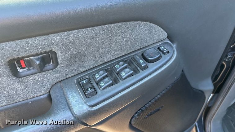 image for item FG0038 2003 Chevrolet Silverado 2500HD Ext. Cab pickup truck