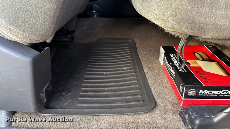 image for item FG0038 2003 Chevrolet Silverado 2500HD Ext. Cab pickup truck