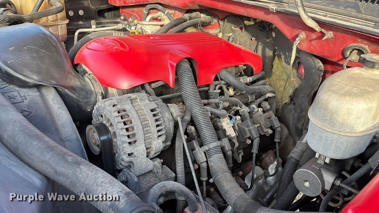 image for item FG0038 2003 Chevrolet Silverado 2500HD Ext. Cab pickup truck