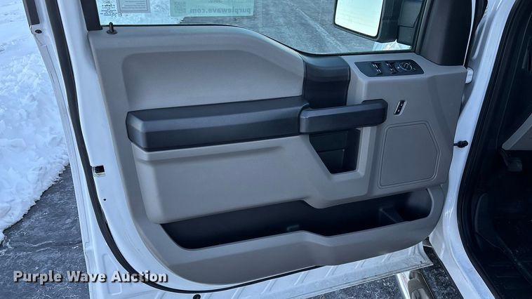 image for item FG0039 2016 Ford F150 Crew Cab pickup truck