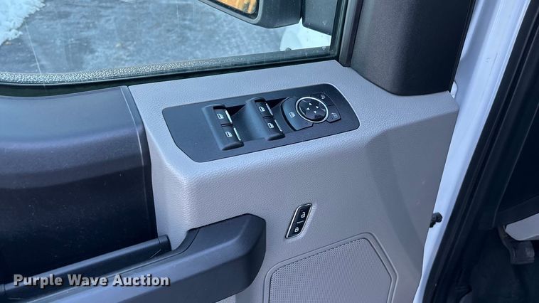 image for item FG0039 2016 Ford F150 Crew Cab pickup truck