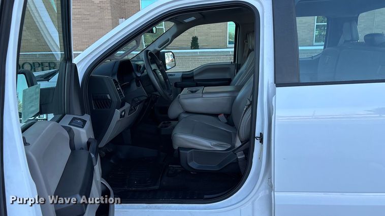 image for item FG0039 2016 Ford F150 Crew Cab pickup truck