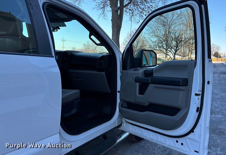 image for item FG0039 2016 Ford F150 Crew Cab pickup truck