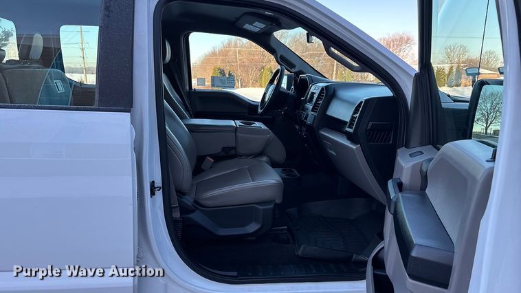 image for item FG0039 2016 Ford F150 Crew Cab pickup truck