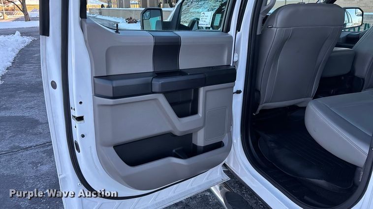 image for item FG0039 2016 Ford F150 Crew Cab pickup truck