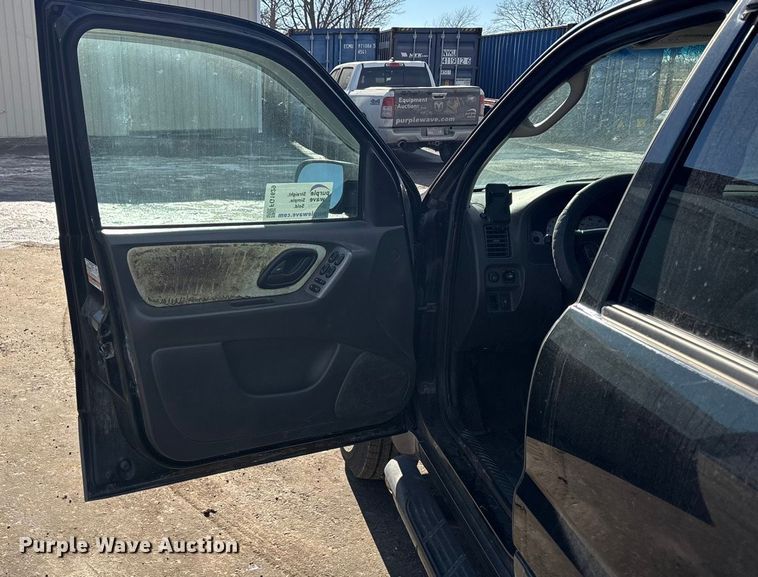 image for item FG1629 2004 Ford Escape 