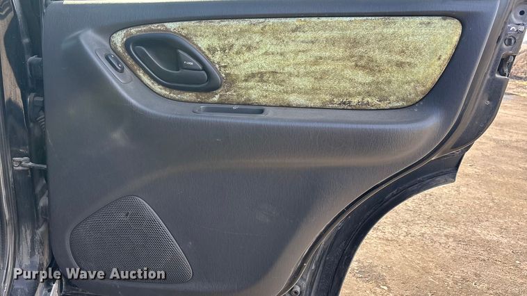 image for item FG1629 2004 Ford Escape 