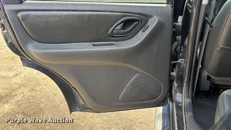 image for item FG1629 2004 Ford Escape 