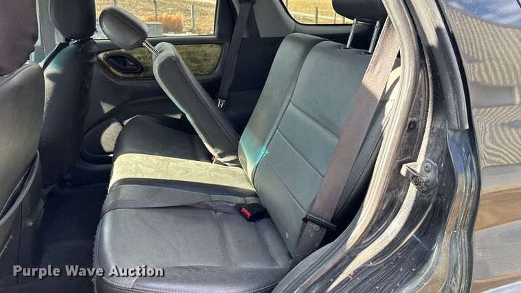 image for item FG1629 2004 Ford Escape 