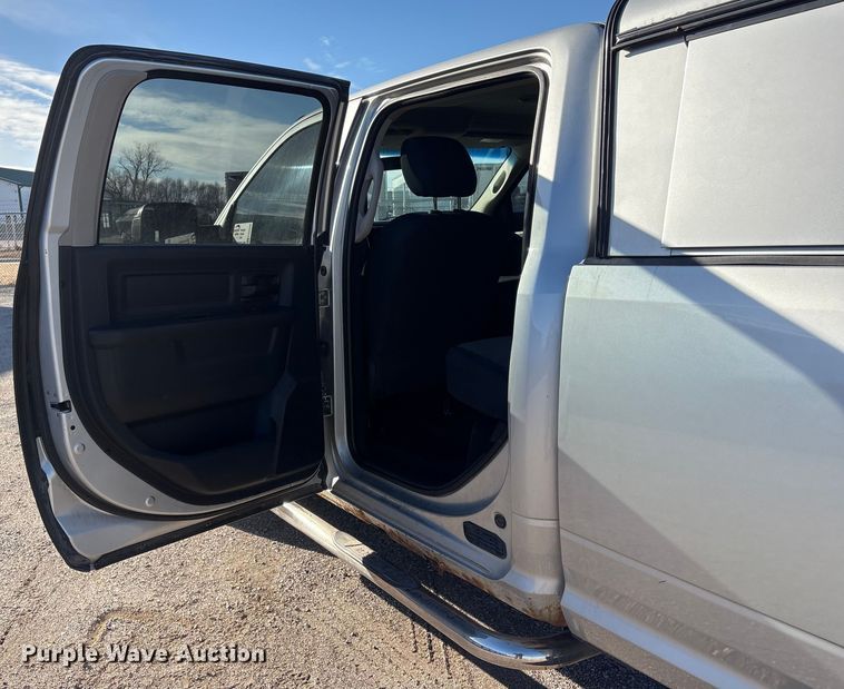 image for item FG2598 2011 Dodge Ram 2500 Crew Cab pickup truck