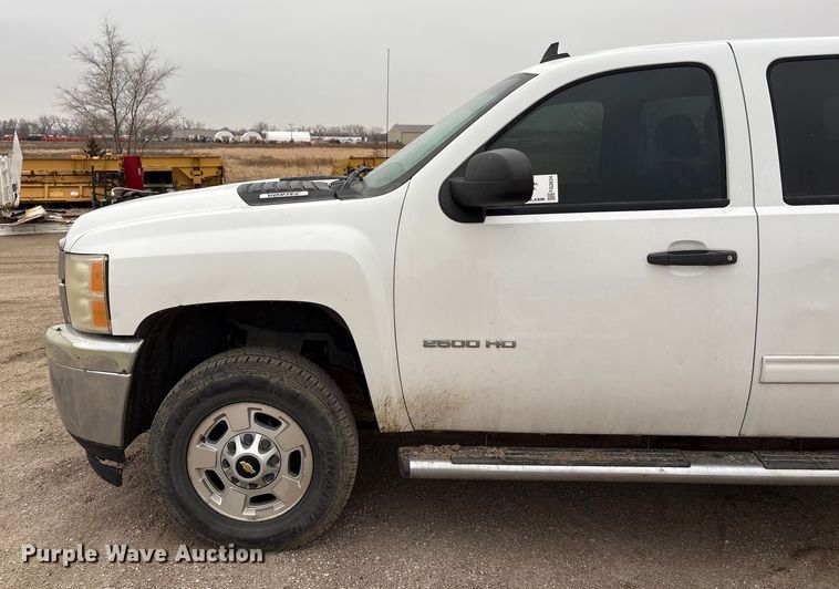 image for item FG2634 2013 Chevrolet Silverado 2500HD Crew Cab pickup truck