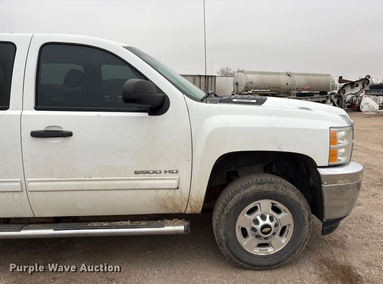 image for item FG2634 2013 Chevrolet Silverado 2500HD Crew Cab pickup truck