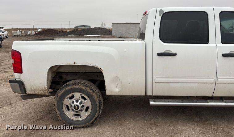 image for item FG2634 2013 Chevrolet Silverado 2500HD Crew Cab pickup truck