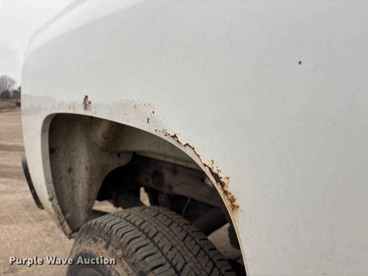 image for item FG2634 2013 Chevrolet Silverado 2500HD Crew Cab pickup truck