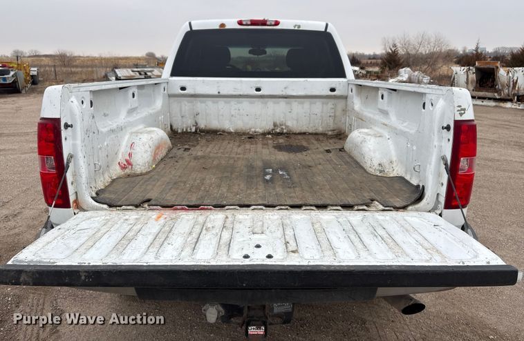 image for item FG2634 2013 Chevrolet Silverado 2500HD Crew Cab pickup truck