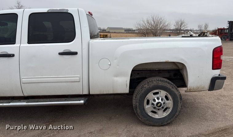 image for item FG2634 2013 Chevrolet Silverado 2500HD Crew Cab pickup truck