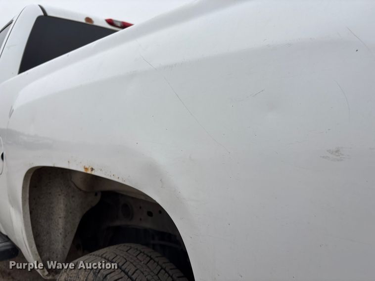 image for item FG2634 2013 Chevrolet Silverado 2500HD Crew Cab pickup truck