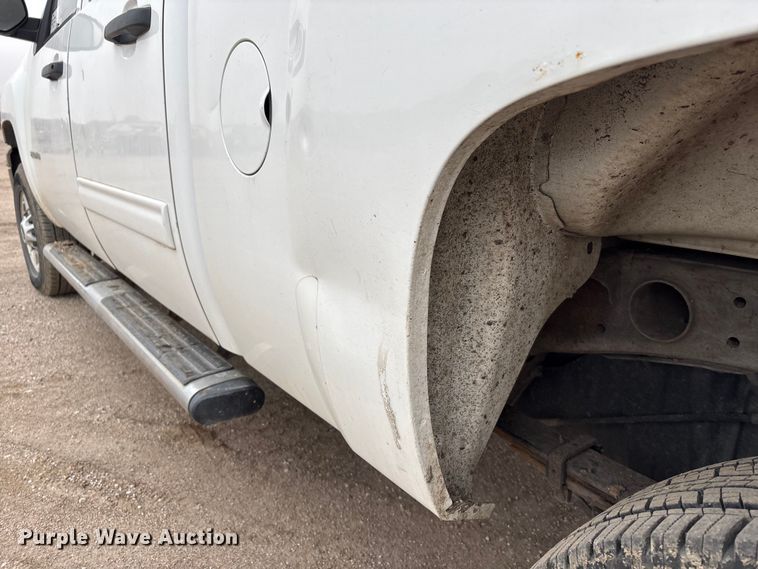 image for item FG2634 2013 Chevrolet Silverado 2500HD Crew Cab pickup truck