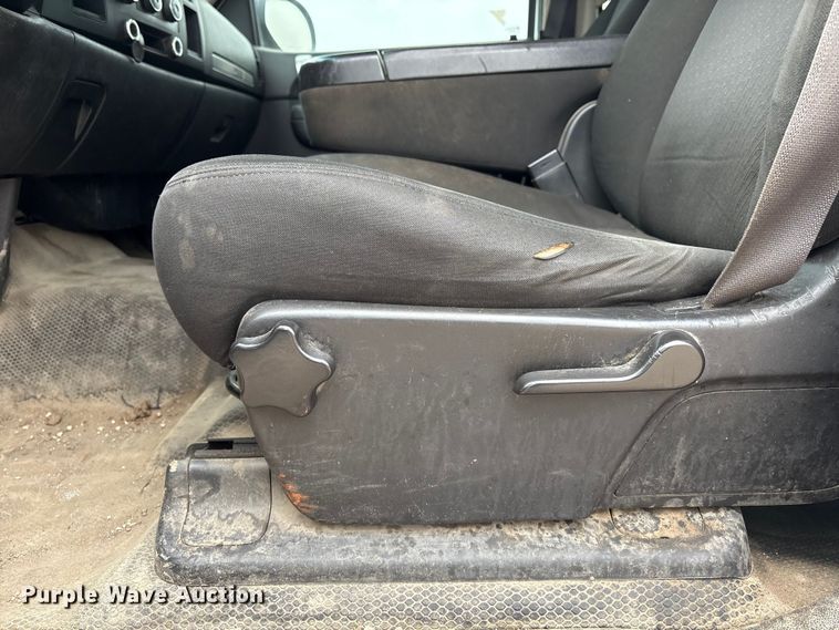 image for item FG2634 2013 Chevrolet Silverado 2500HD Crew Cab pickup truck