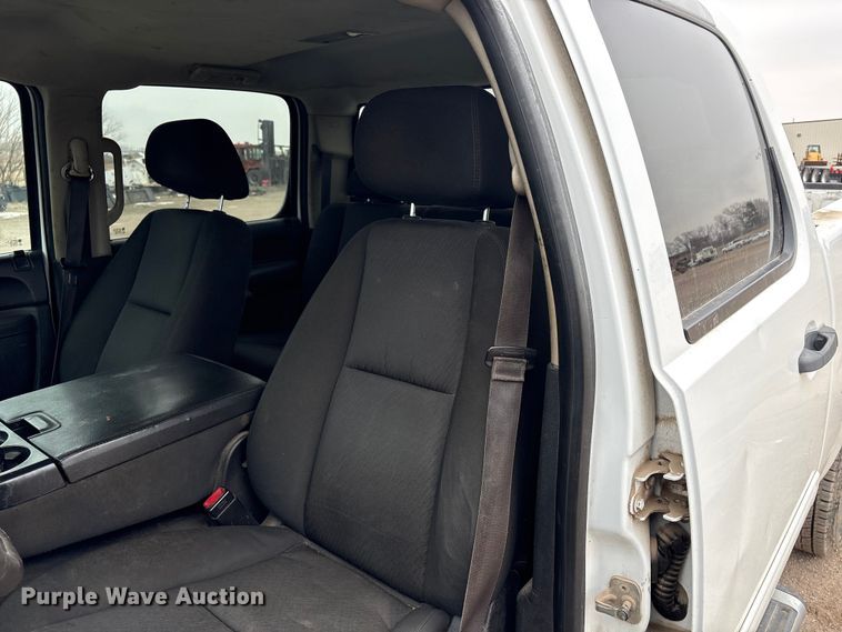 image for item FG2634 2013 Chevrolet Silverado 2500HD Crew Cab pickup truck