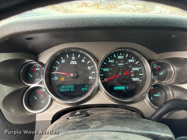 image for item FG2634 2013 Chevrolet Silverado 2500HD Crew Cab pickup truck