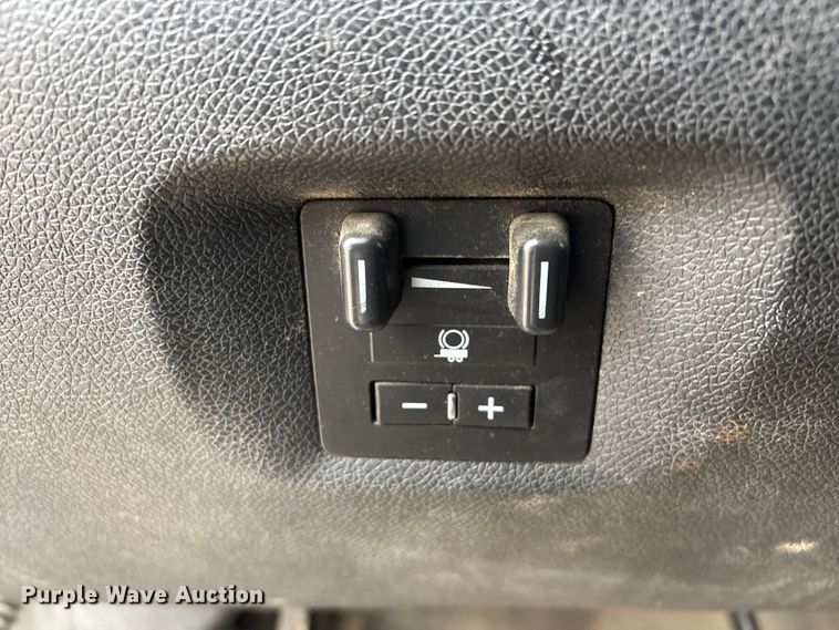 image for item FG2634 2013 Chevrolet Silverado 2500HD Crew Cab pickup truck