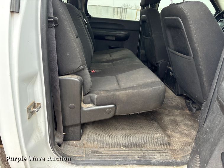 image for item FG2634 2013 Chevrolet Silverado 2500HD Crew Cab pickup truck