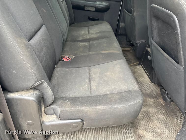 image for item FG2634 2013 Chevrolet Silverado 2500HD Crew Cab pickup truck