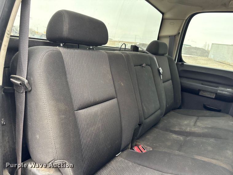 image for item FG2634 2013 Chevrolet Silverado 2500HD Crew Cab pickup truck