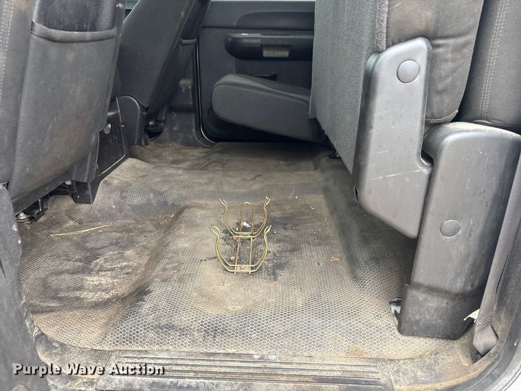 image for item FG2634 2013 Chevrolet Silverado 2500HD Crew Cab pickup truck