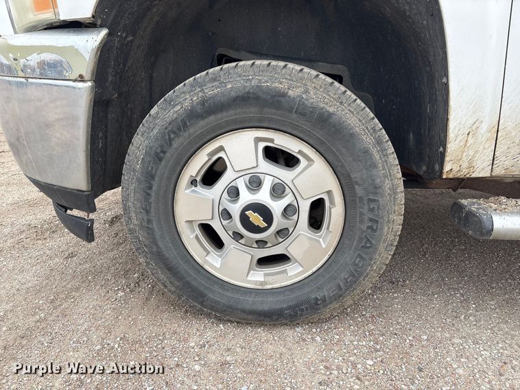 image for item FG2634 2013 Chevrolet Silverado 2500HD Crew Cab pickup truck