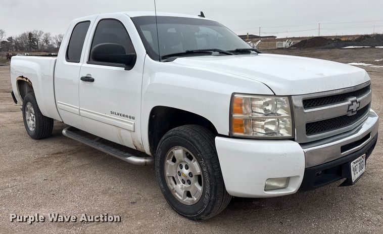 image for item FG2635 2011 Chevrolet Silverado 1500 Ext. Cab pickup truck