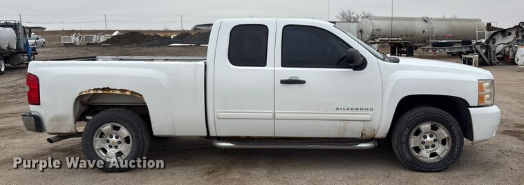image for item FG2635 2011 Chevrolet Silverado 1500 Ext. Cab pickup truck