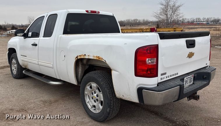image for item FG2635 2011 Chevrolet Silverado 1500 Ext. Cab pickup truck