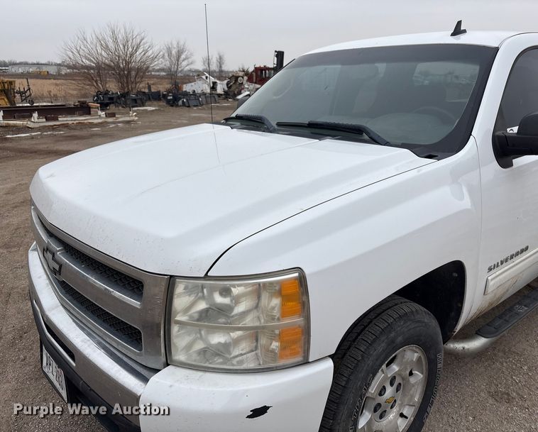 image for item FG2635 2011 Chevrolet Silverado 1500 Ext. Cab pickup truck